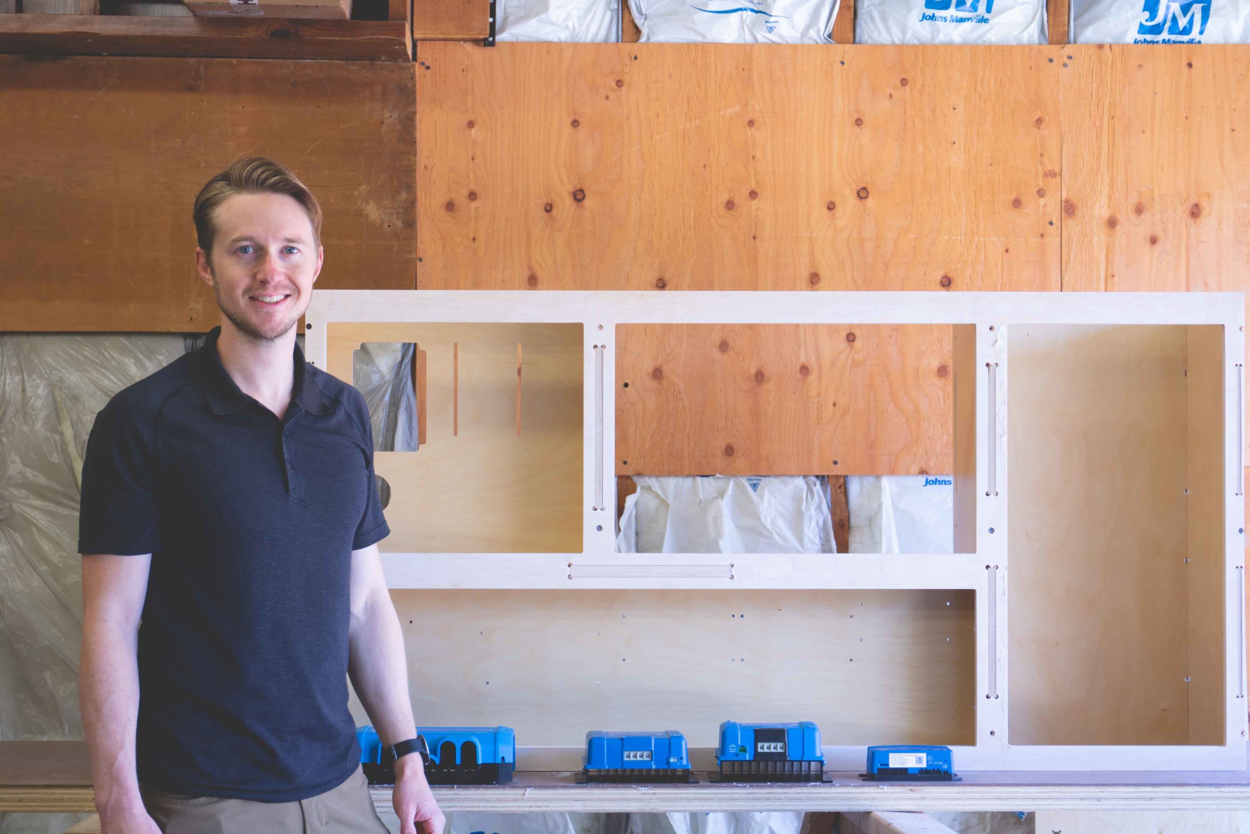 Ryan Broussard vid Victron-utrustning