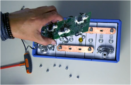 Lithium_circuit_board_replacement_-_Step_2.png