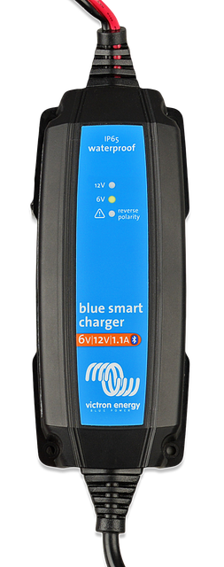 Blue Smart IP65s Charger 12/4(1) 230V CEE 7/17 Retail - Chargeurs pour  batteries solaires - BatterySet